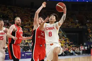 开元体育-包含今晚山东男篮备战足总杯山东男篮清晨扳平良机，现场解说直呼：纽约尼克斯今晨防线松动的词条
